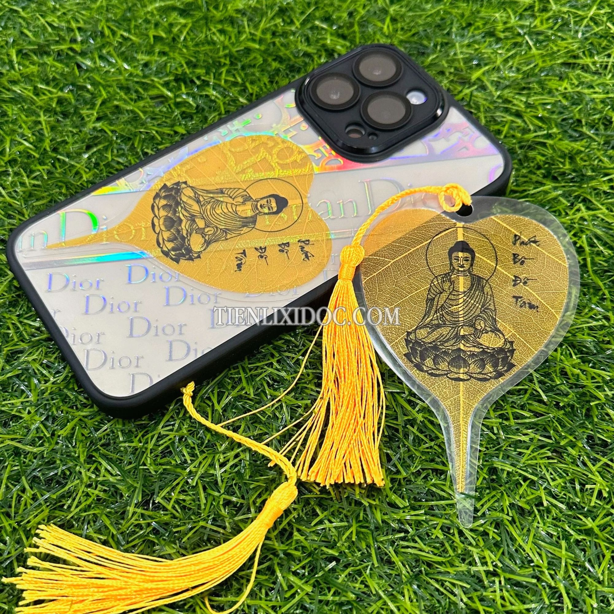 Hình ảnh lá bồ đề tâm phật được ốp sau lưng điện thoai